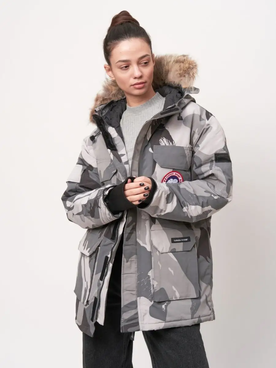 Женские пуховики Canada Goose