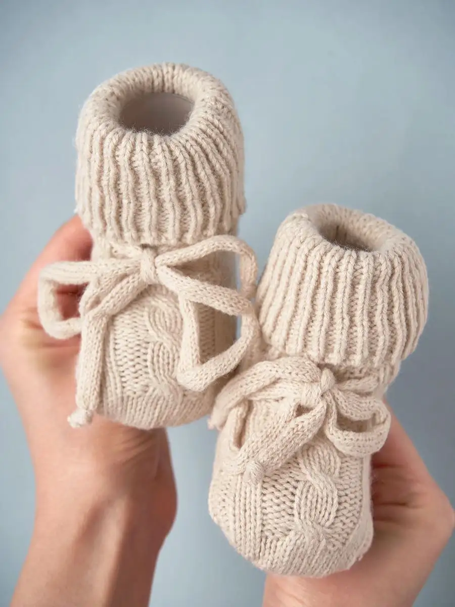 Носочки крючком для новорожденных. Вязание крючком / Crochet socks for newborns