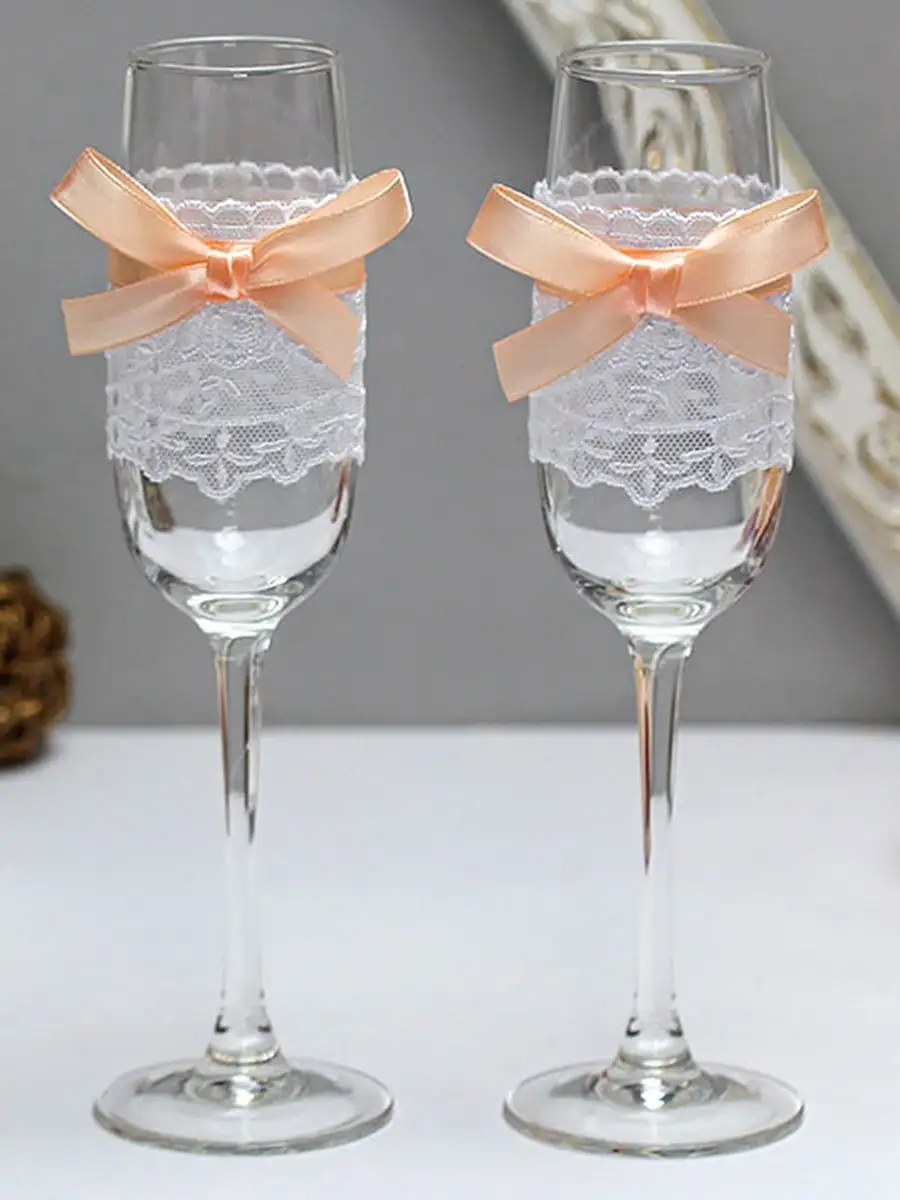 Свадебные бокалы с декором на ножке для стола молодоженов