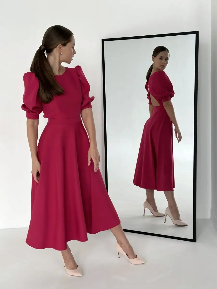 Короткое атласное вечернее платье Carmen цвета фуксии с открытой спиной