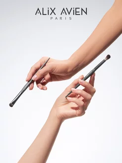 Кисть для теней Eyeshadow brush ALIX AVIEN. Цвет серый. Вид 5.