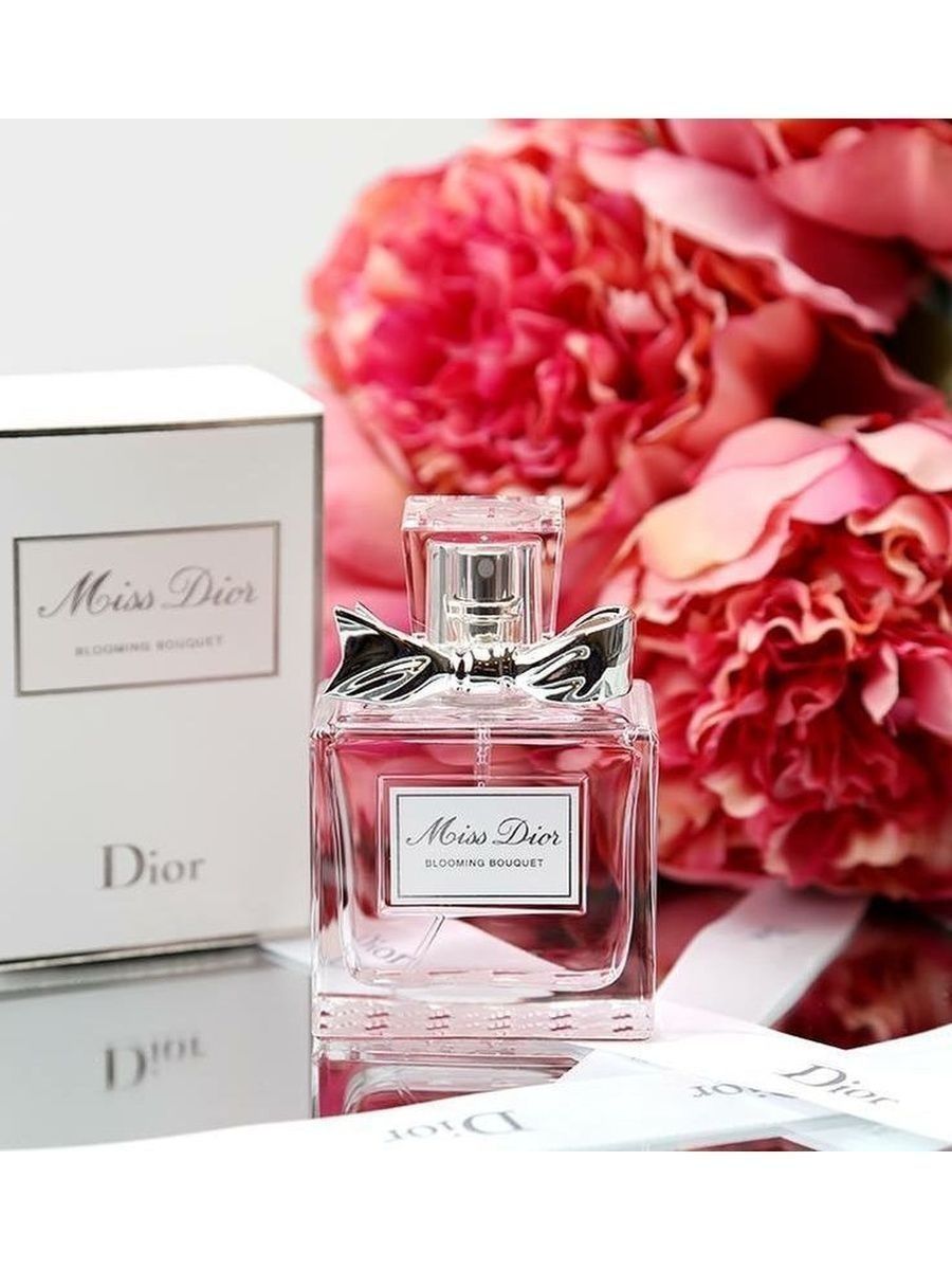 Аромат мисс диор блуминг. Miss Dior Blooming Bouquet (2023) Dior. Парфюм Кристиан диор Blooming Chery. Christian Dior Miss Dior Blooming Bouquet EDT L 100. Блю букет диор.