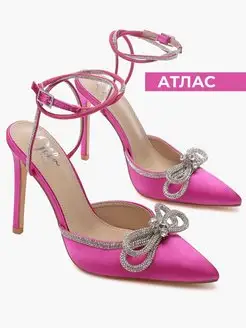 Аяқтары бар жалаңаш әйелдердің жеке суреттері тарап кетті