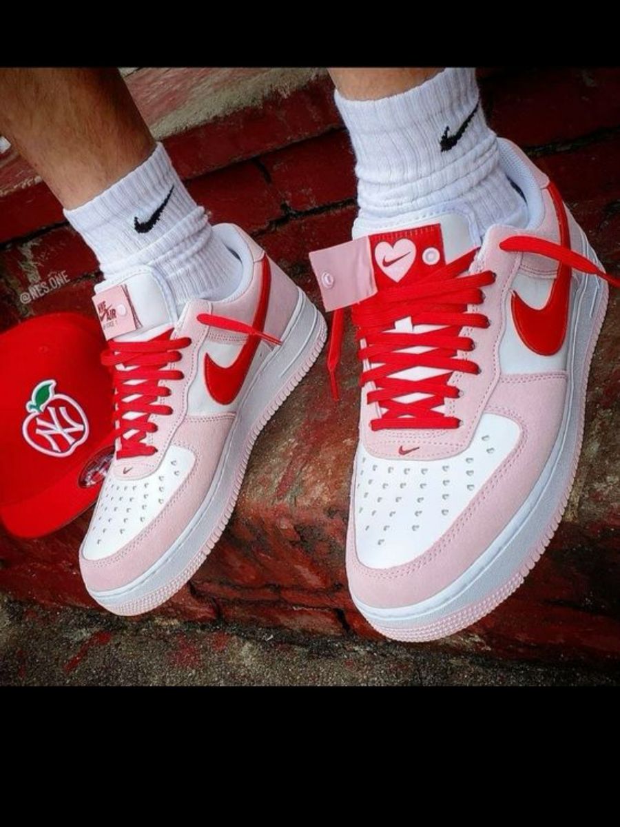 Nike air valentine s day. Nike Air Force Valentines Day 2021. Nike Air Force 1 07 QS Valentine's Day. Nike Air Force Valentines Day 2020. АИР форсы Валентино.