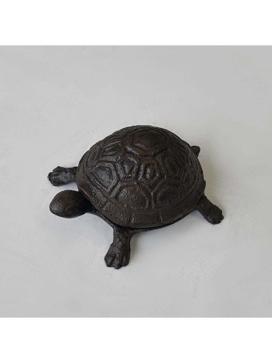 Черепаха символизирует. Черепашка чугунная. Черная черепаха. Чугунная черепаха шкатулка. Китайская чугунная черепаха.