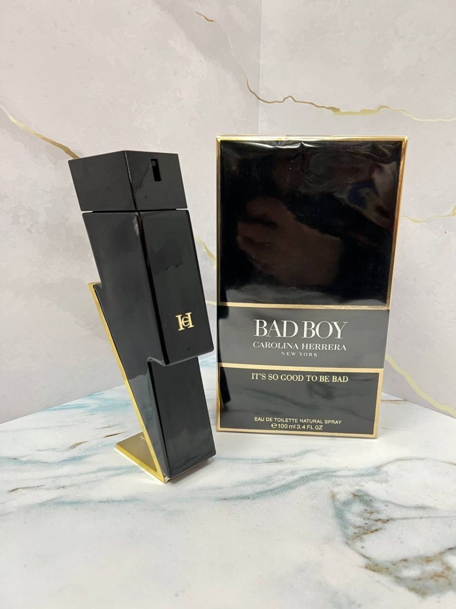 Bad boy cobalt carolina. Carolina Herrera Bad boy Cobalt. Carolina Herrera Bad boy Cobalt Parfum electrique. Carolina Herrera Bad boy 100 ml. Carolina Herrera Bad boy белый.