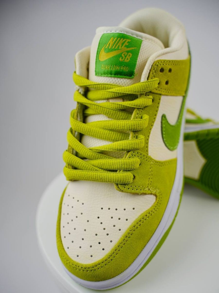 Dunk green apple. Nike Dunk Green Apple. Nike SB Dunk Green Apple. Nike Dunk Mummy шнуровка. Кроссовки данк из конопли.