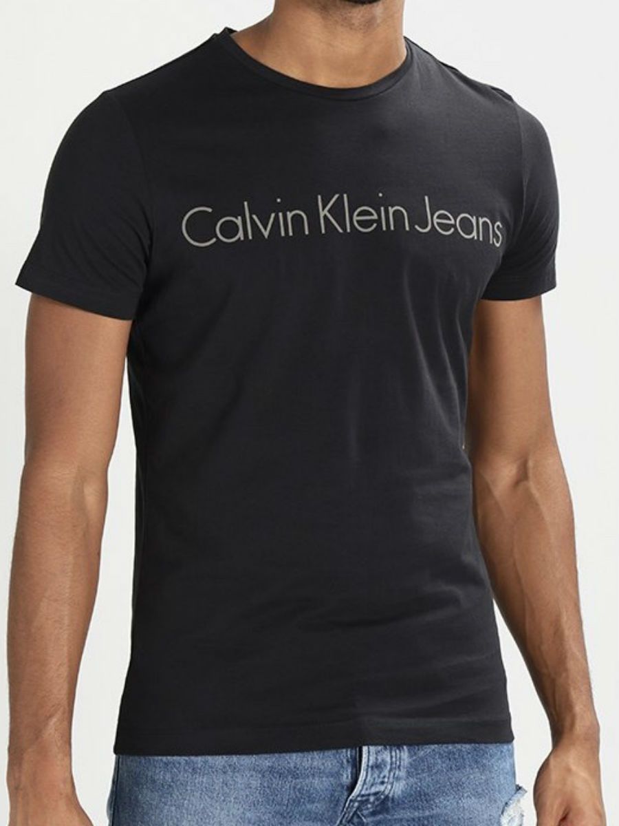 Футболки кельвин кляйн купить. Calvin Klein Jeans футболка мужская черная. Черная футболка Кельвин Кляйн. Футболка Кельвин Кляйн мужская черная. Calvin Klein Jeans t Shirt.
