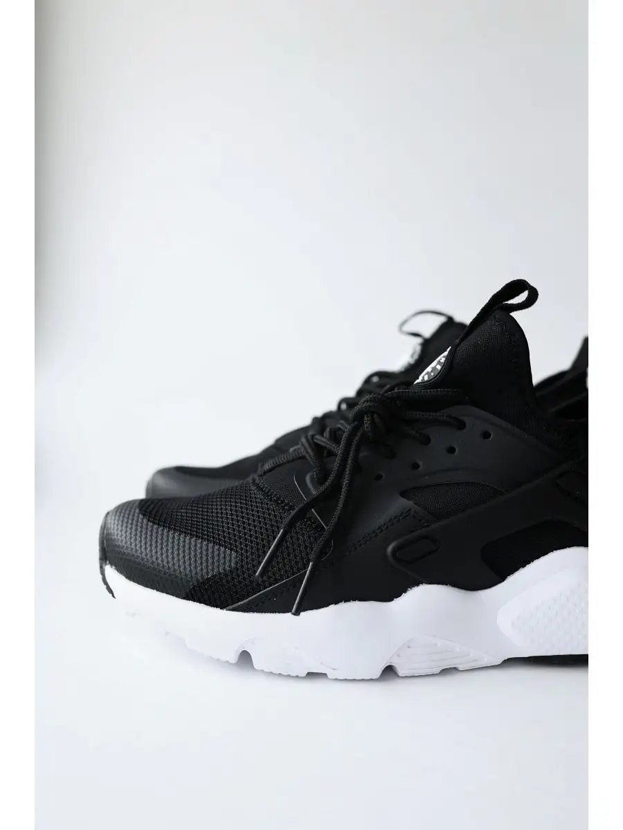 Nike air huarache ultra hotsell black and white junior