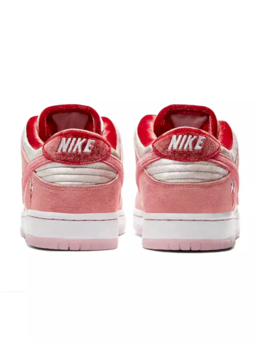 Nike sb 2025 dunk strange love